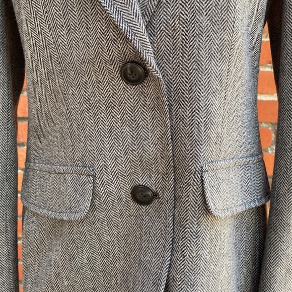 ❌SOLD❌ ✨NWT QMack Grey Combo Blazer. 2 Buttons and 2 Outer Pockets. Size Small. - Picture 3 of 11